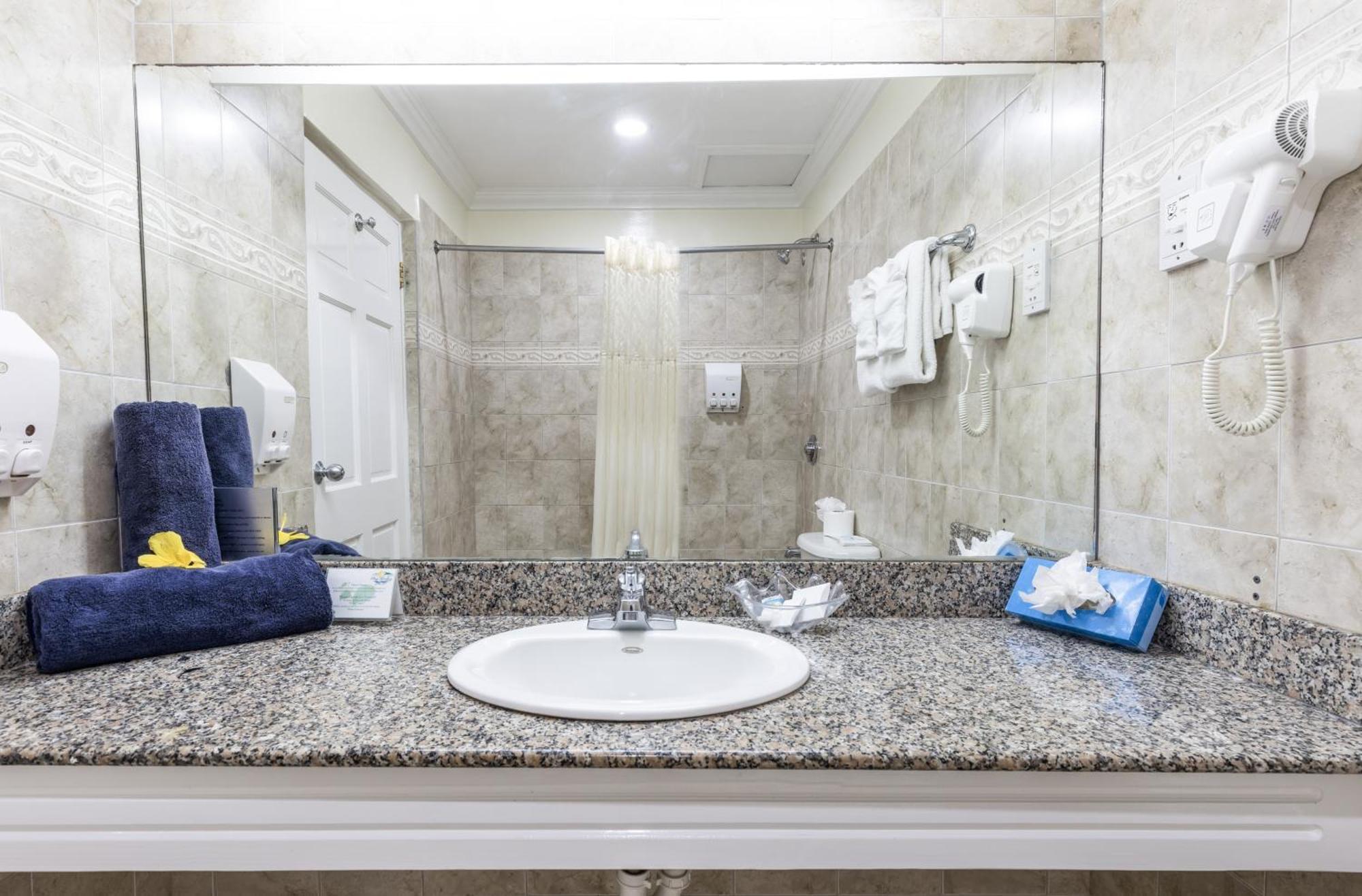 Bay Gardens Hotel Грос Айлет Екстериор снимка