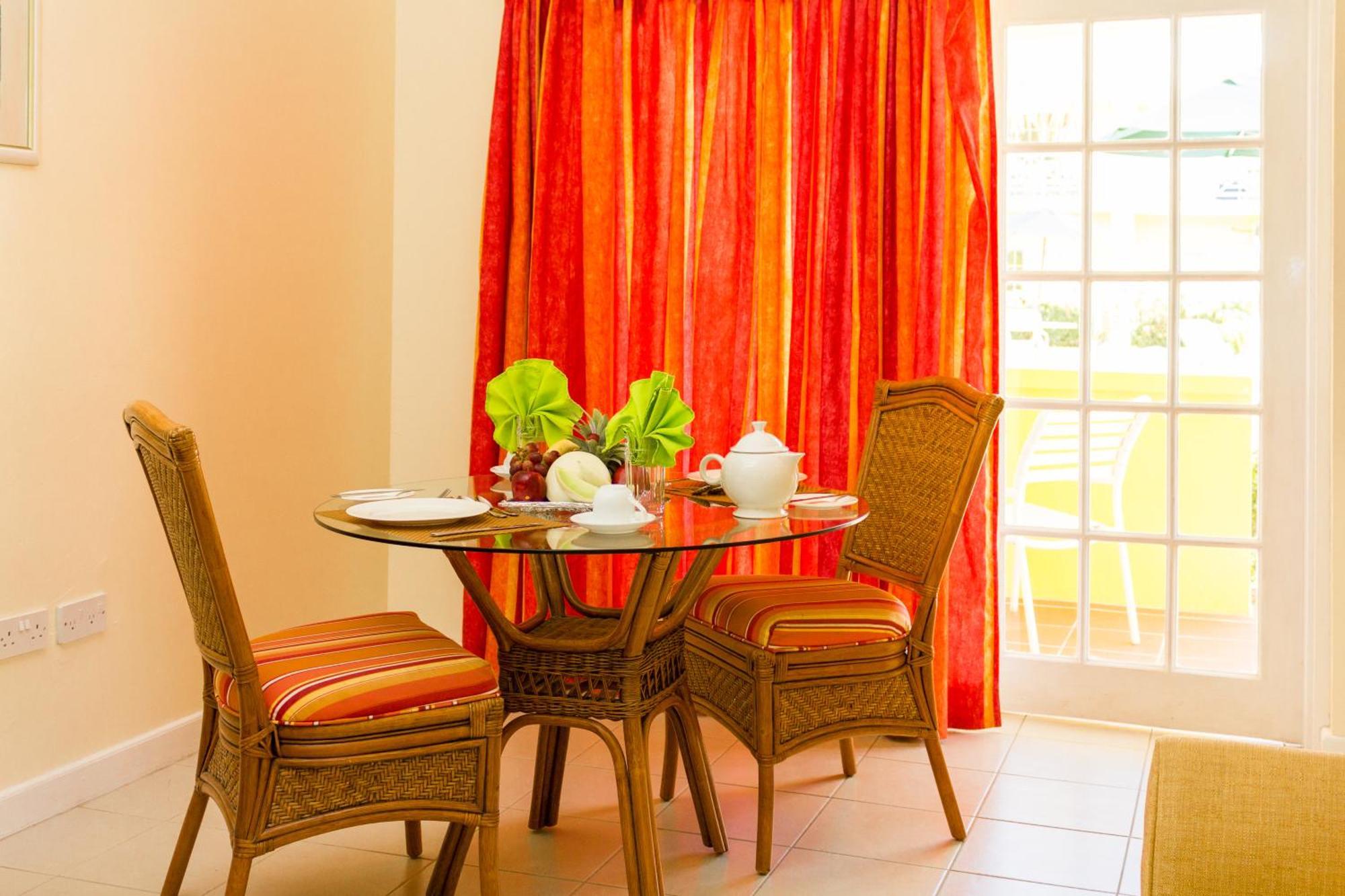 Bay Gardens Hotel Грос Айлет Екстериор снимка