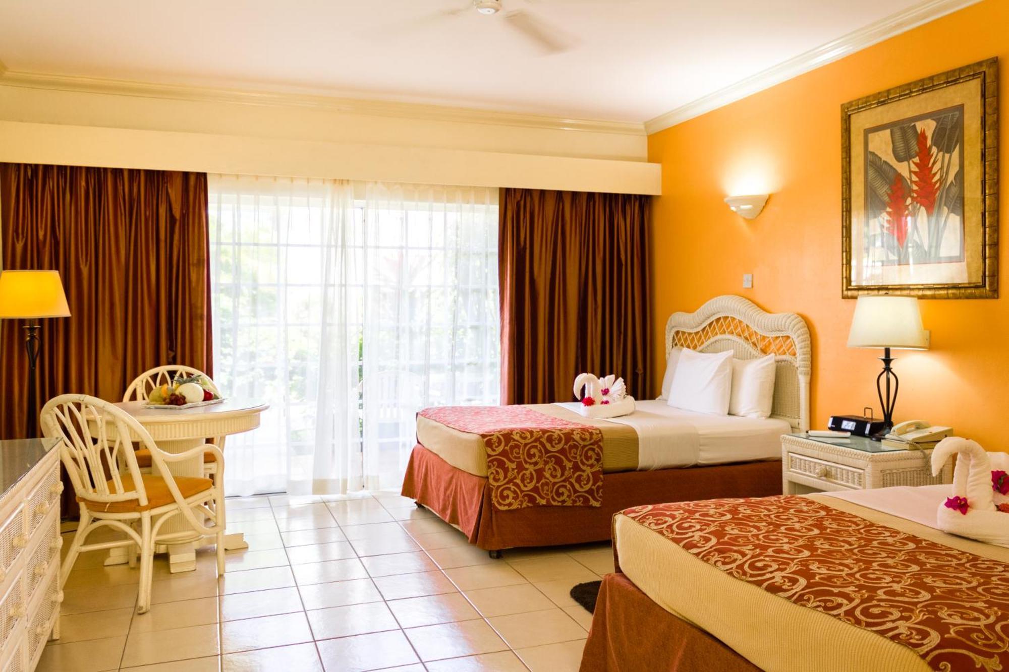 Bay Gardens Hotel Грос Айлет Екстериор снимка