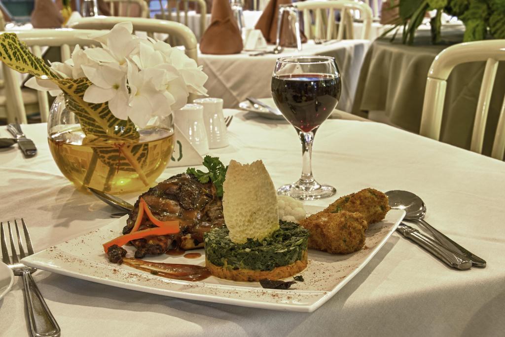 Bay Gardens Hotel Грос Айлет Екстериор снимка